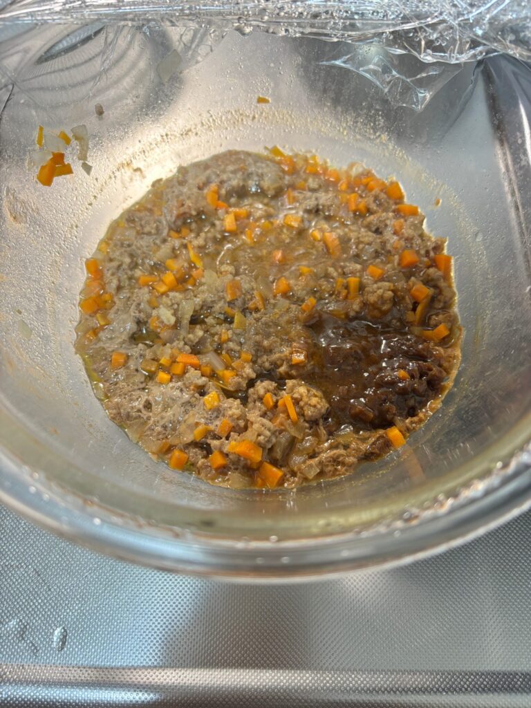 電子レンジで12分加熱した直後のキーマカレー